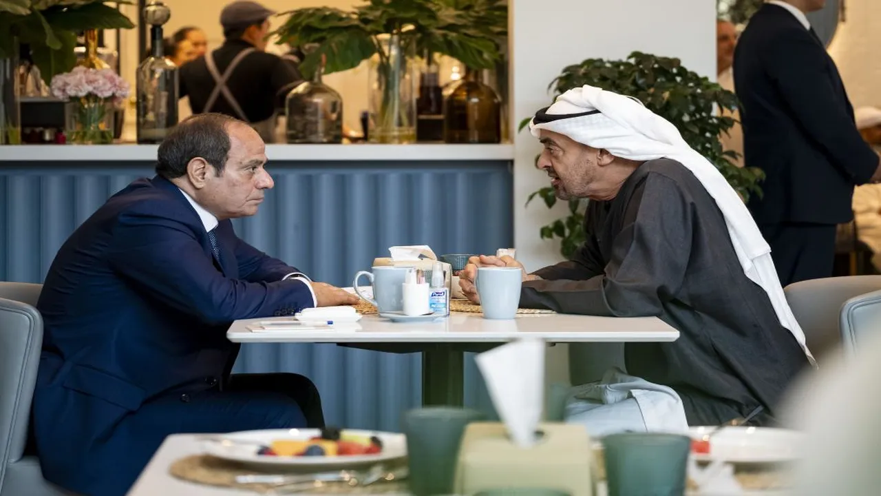 رئيس الدولة يبحث مع الرئيس المصري تعزيز العلاقات الأخوية والتطورات الإقليمية الراهنة